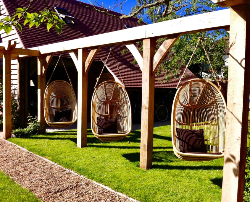 Bespoke garden seating by Sallis Chandler